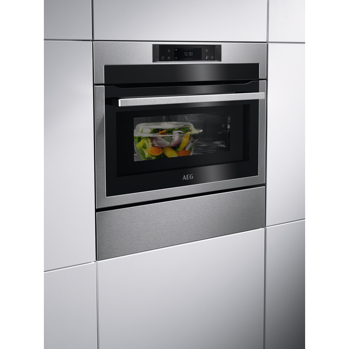 AEG - Integrated Microwaves - KME761080M